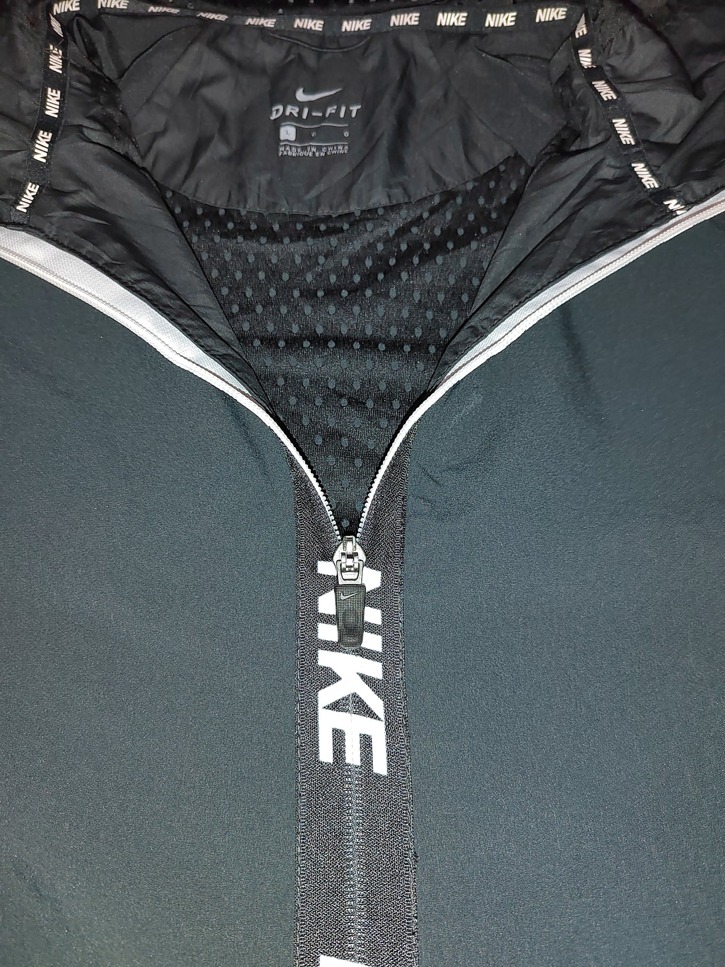 Nike Dri-Fit Mens Windbreaker Black – Large